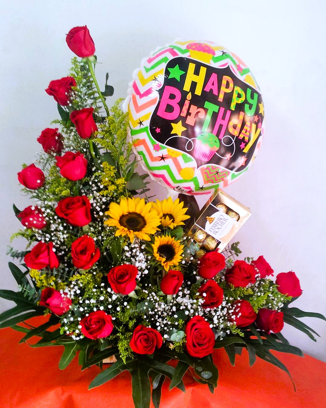 Media Luna Rosas, Girasoles y Chocolates