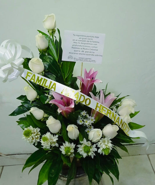 Ramo Tradicional Fúnebre Rosas y Estrella de Belén