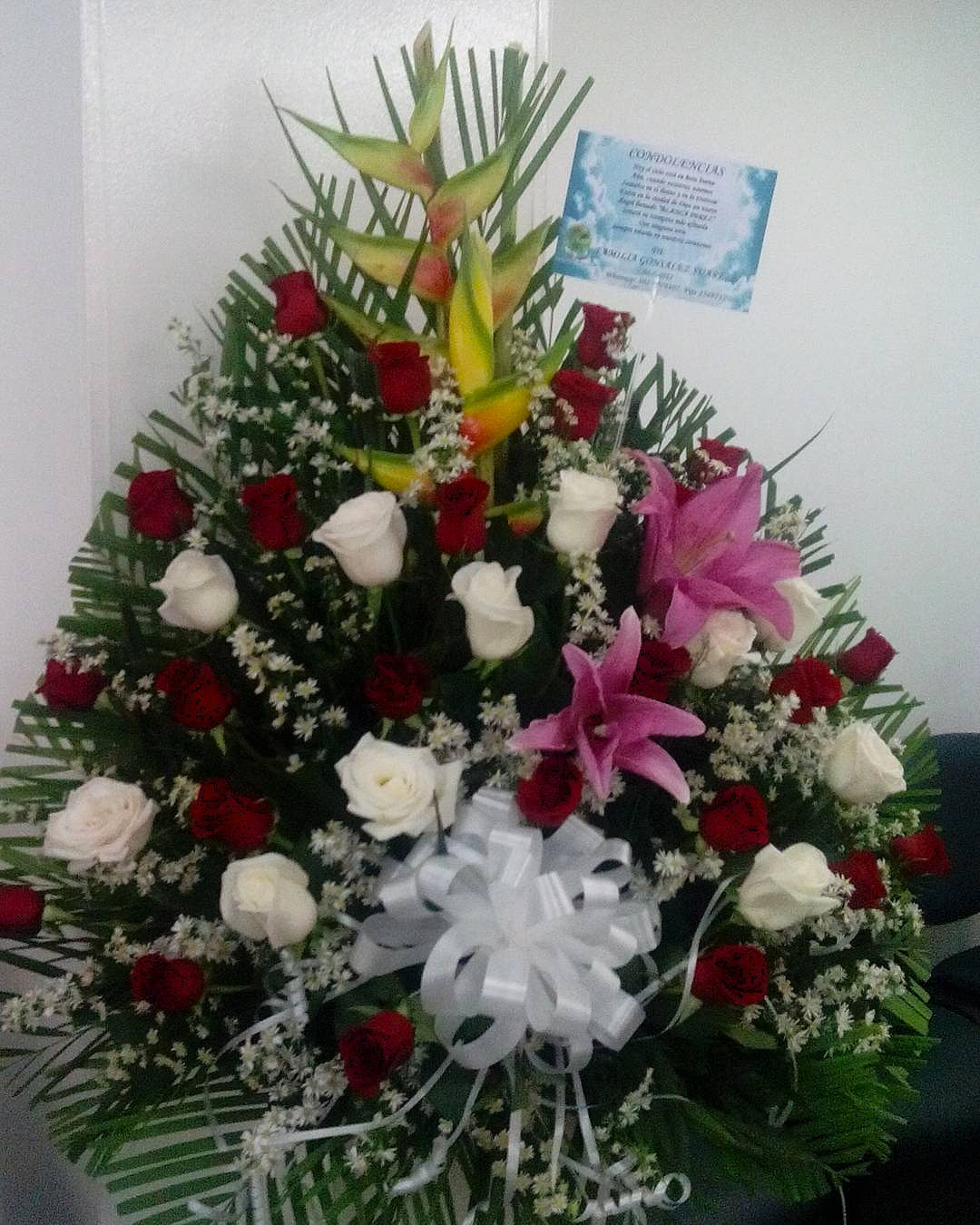 Abanico Fúnebre Rosas Bicolor y Lirios