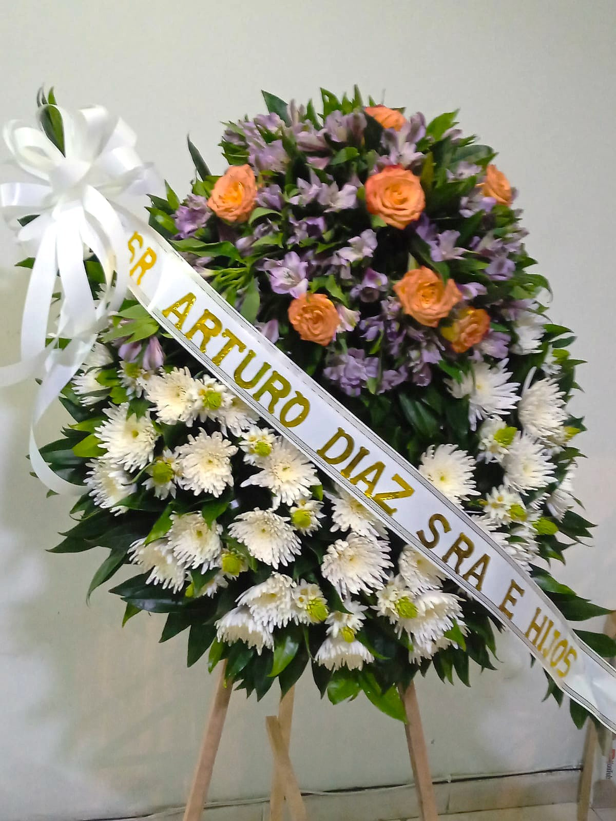 Corona Fúnebre Fully, Estrella de Belén, Rosas y Astromelia