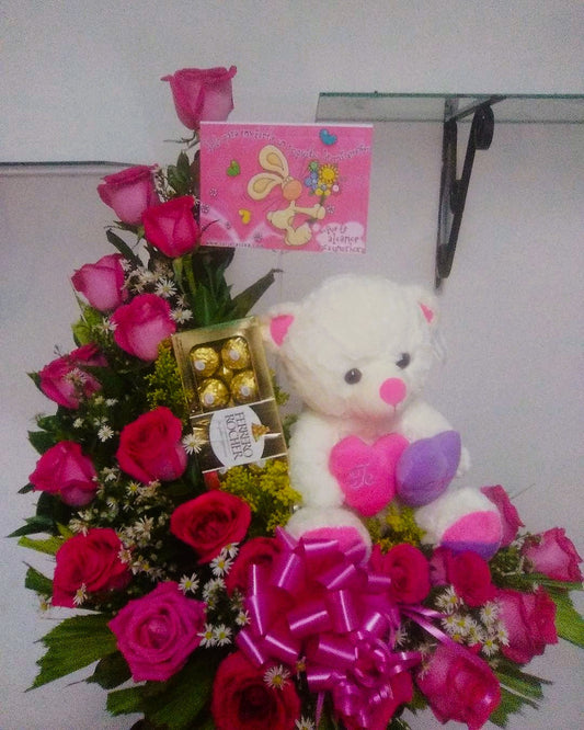 Media Luna Rosas, Peluche y Chocolates