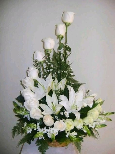Ramo Tradicional Fúnebre Rosas y Lirios