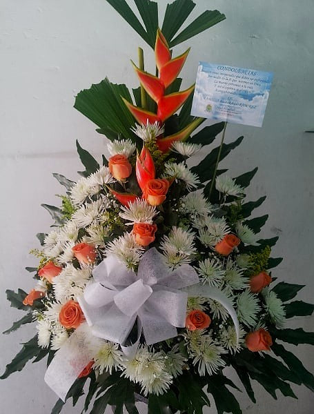 Ramo Tradicional Fúnebre Rosas y Fully
